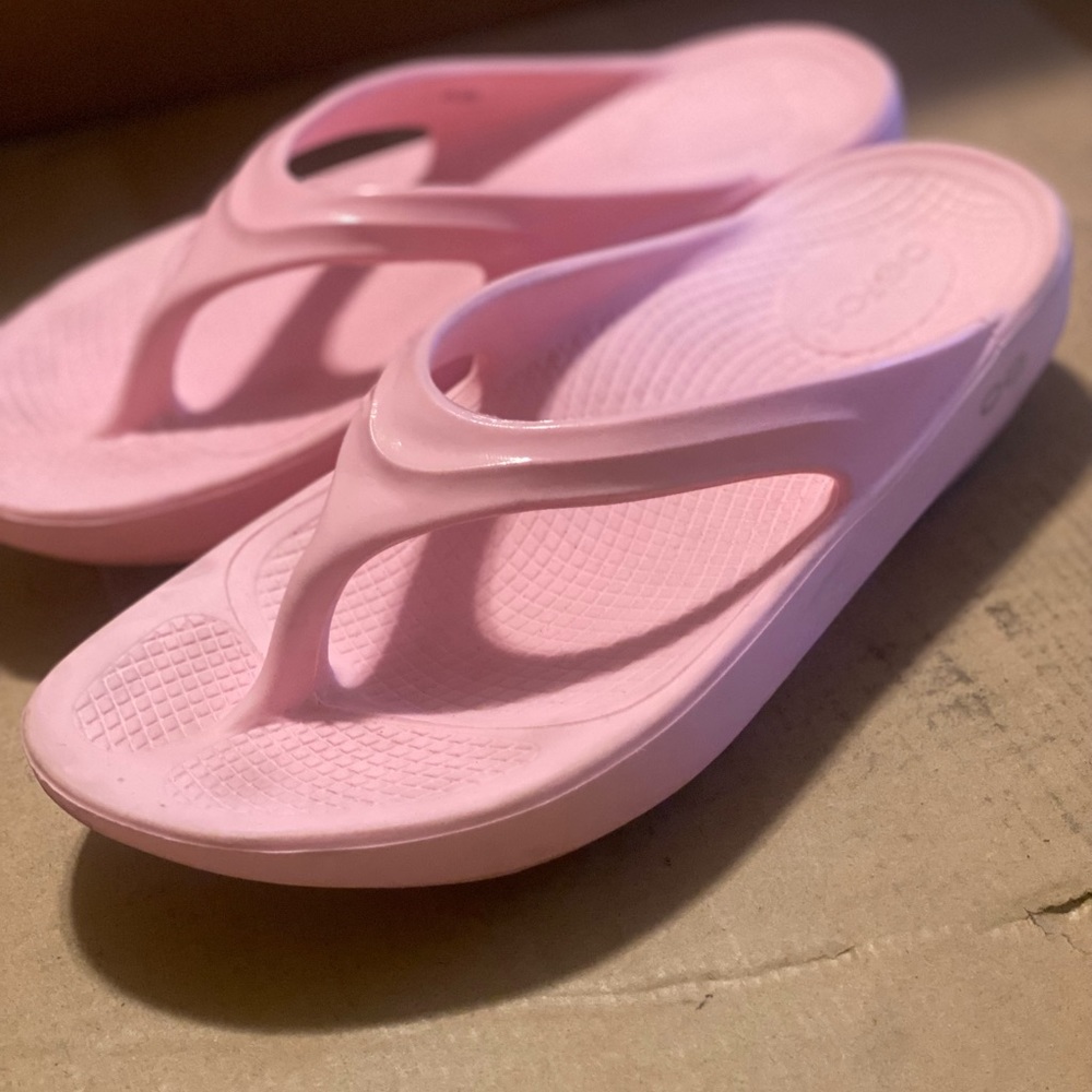 Oofos Oolala recovery Pink Sandals womens size 7